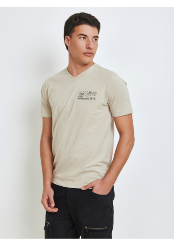 טישרט סלאב עם דפוס וי