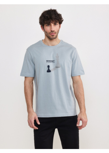 טישרט עם דפוס