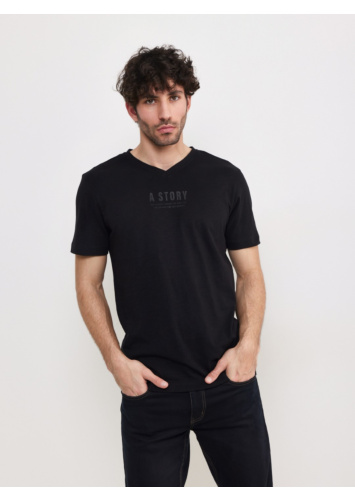 טישרט סלאב עם דפוס וי