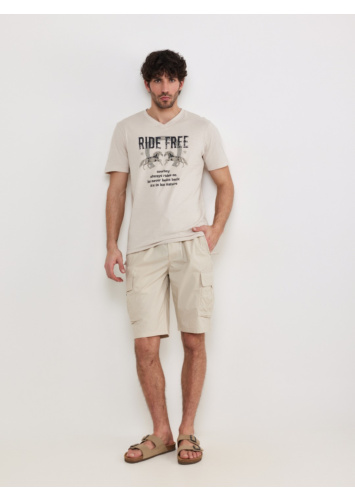 טישרט סלאב עם דפוס וי