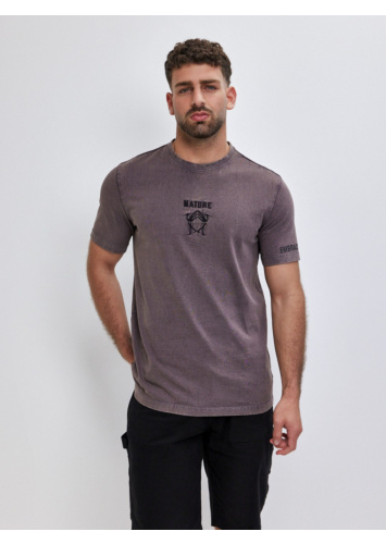 טישרט שטופה עם דפוסים