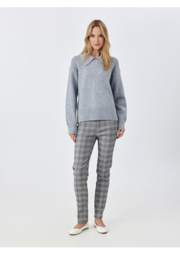 סריג צווארון ופנינים