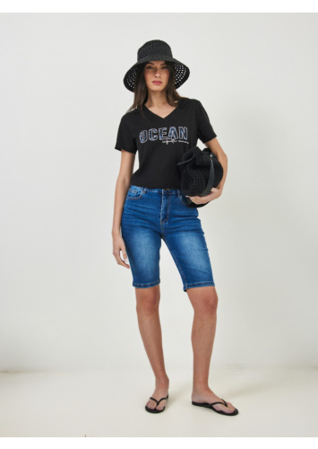 טי קרוליין מחשוף V