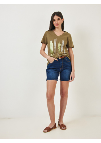 טי קרוליין מחשוף V