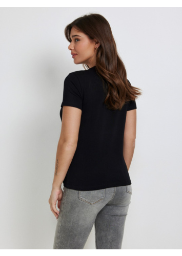 טי אוליביה מחשוף V