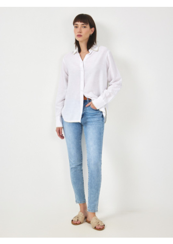 חולצה לבנה רקומה