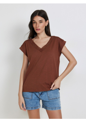 טי מחשוף וי קרושה