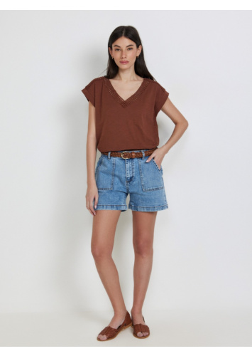 טי מחשוף וי קרושה