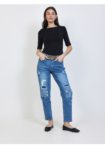 ג'ינס עם קרעים