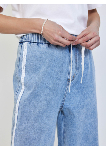 ג'ינס רגל ישרה פס תחרה