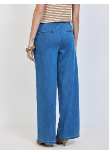ג'ינס רגל רחבה עם חגורה
