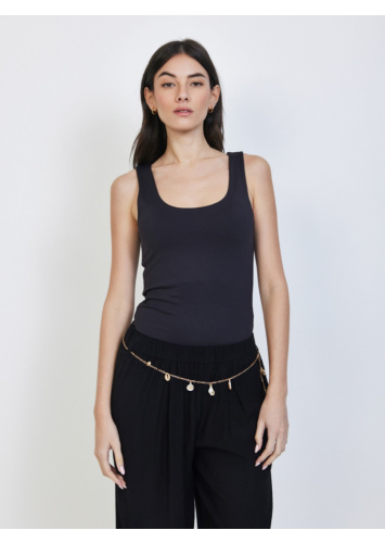 גופיה אלגנטית