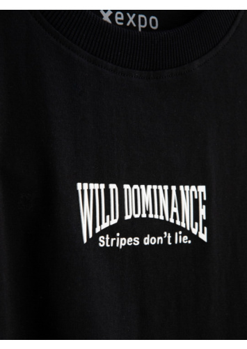 טי לייקרה עם דפוס מדבקה