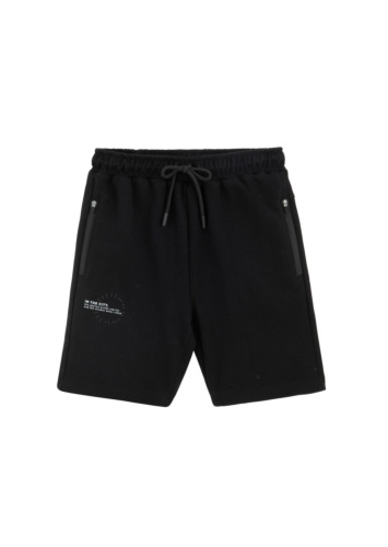 מכנס קצר עם חתך ורוכסן