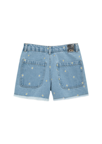 ג'ינס קצר עם רקמה