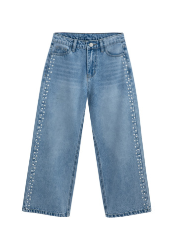 ג'ינס עם ניטים