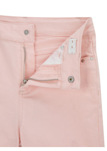 ג'ינס קצר עם ניטים