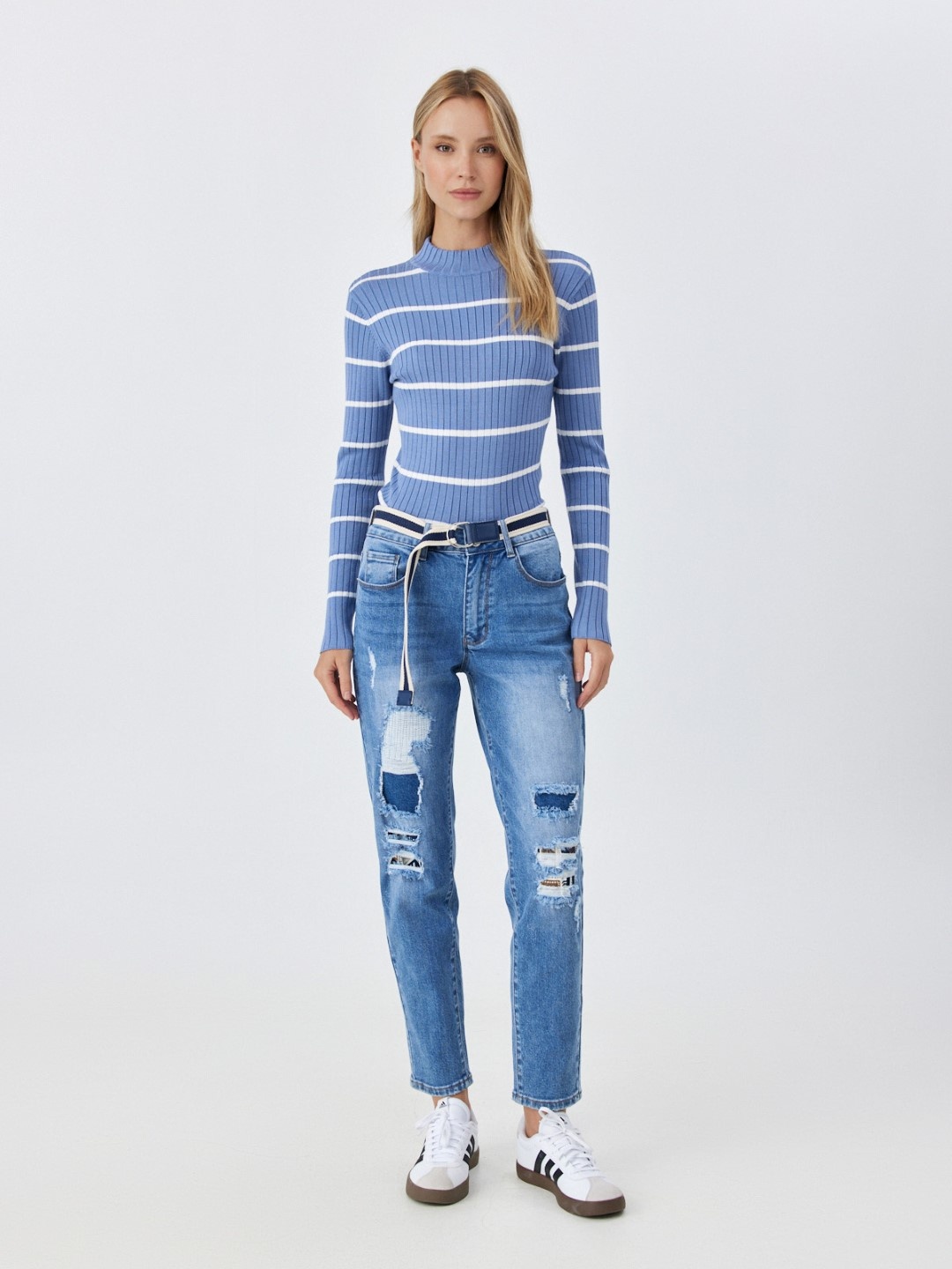 ג'ינס עם קרעים