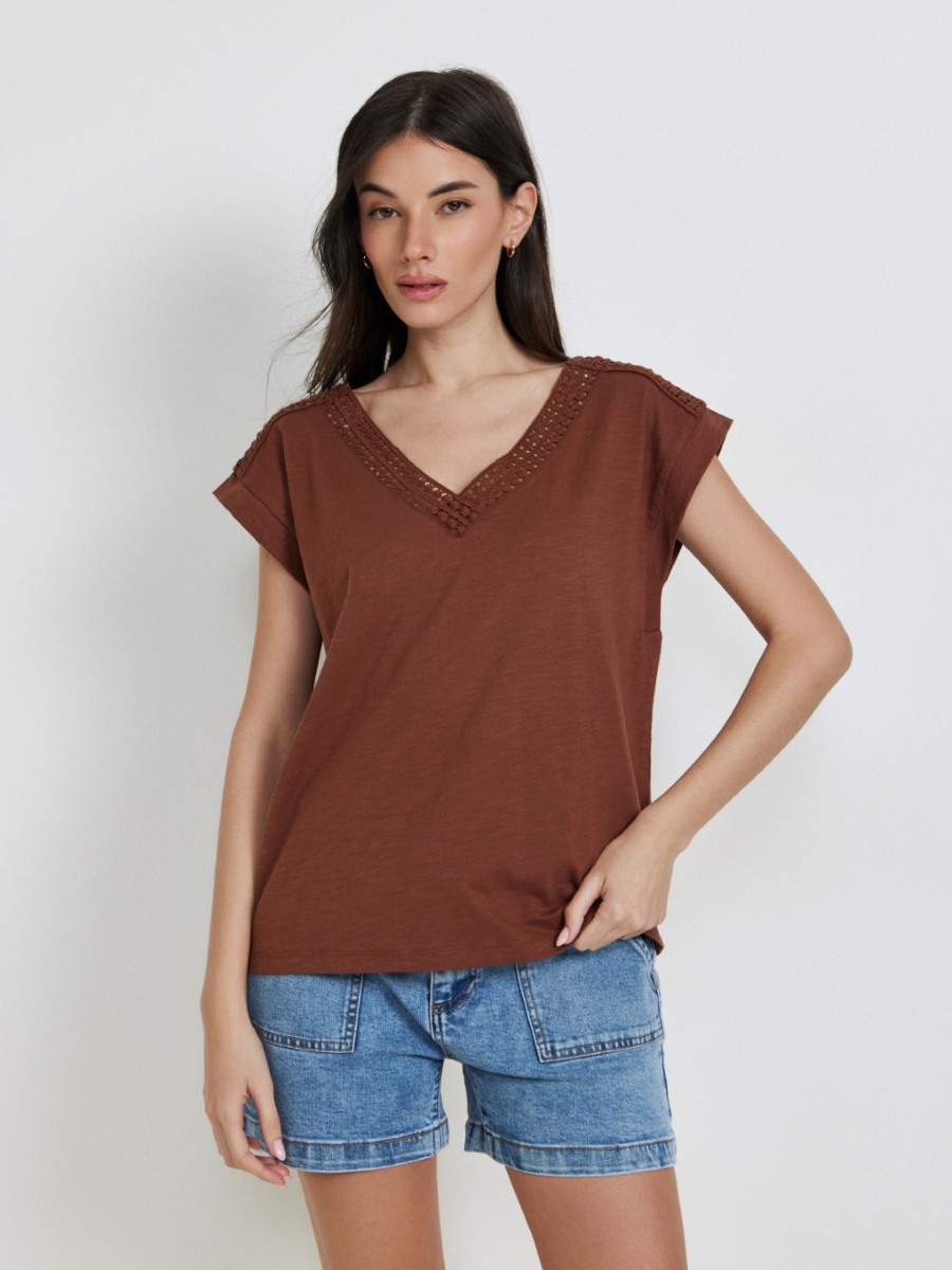 טי מחשוף וי קרושה main product photo